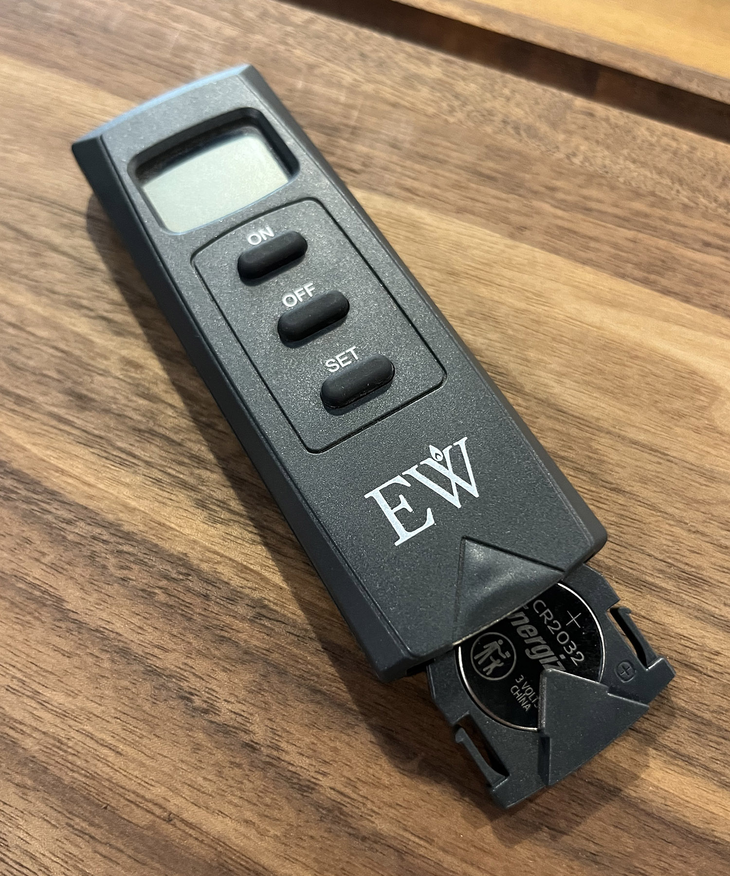 model ew4001th-a battery compartment on fireplace remote