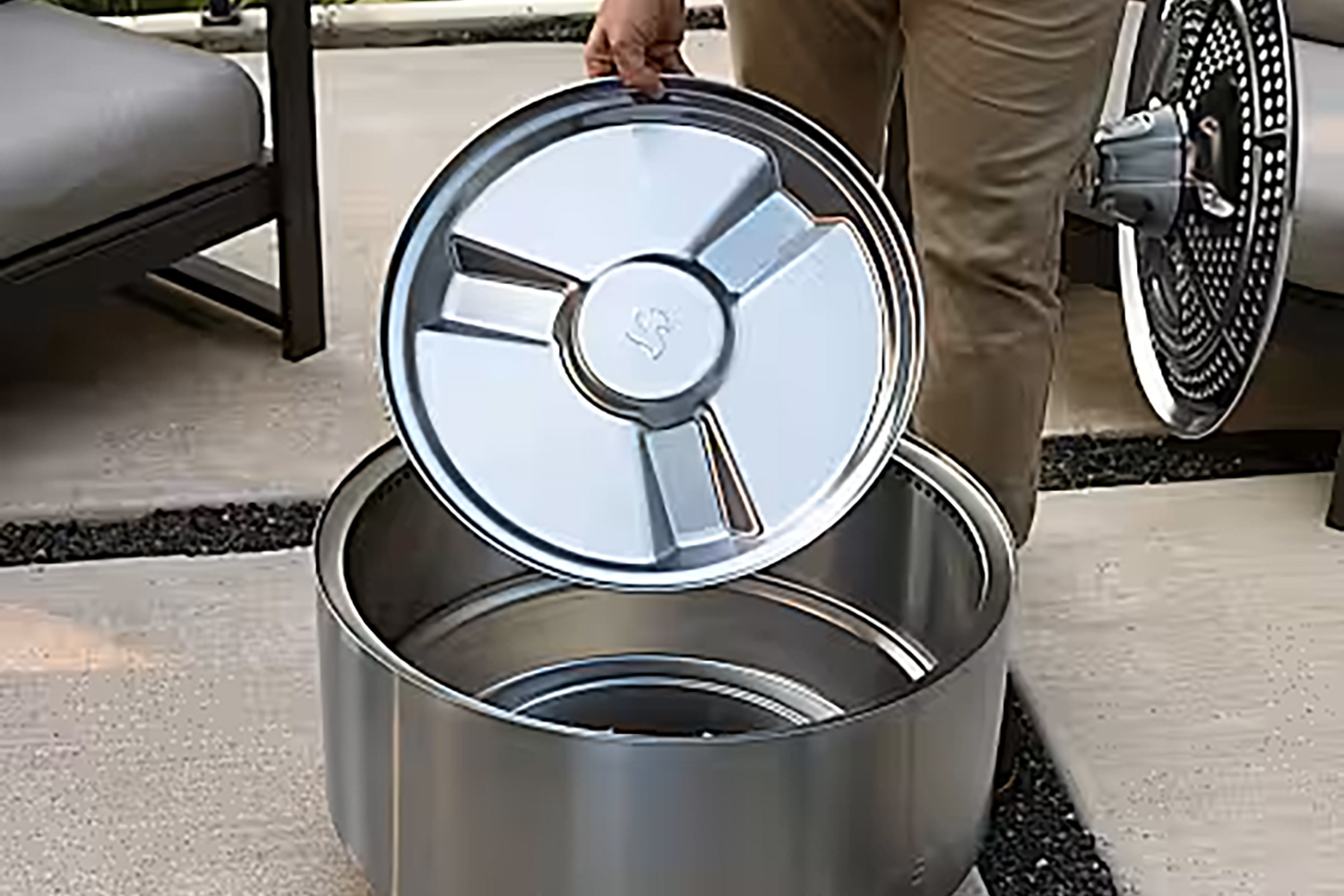 removable easy to clean ash tray on summit solo stove that is sold by specialty gas house in clintonville ohio