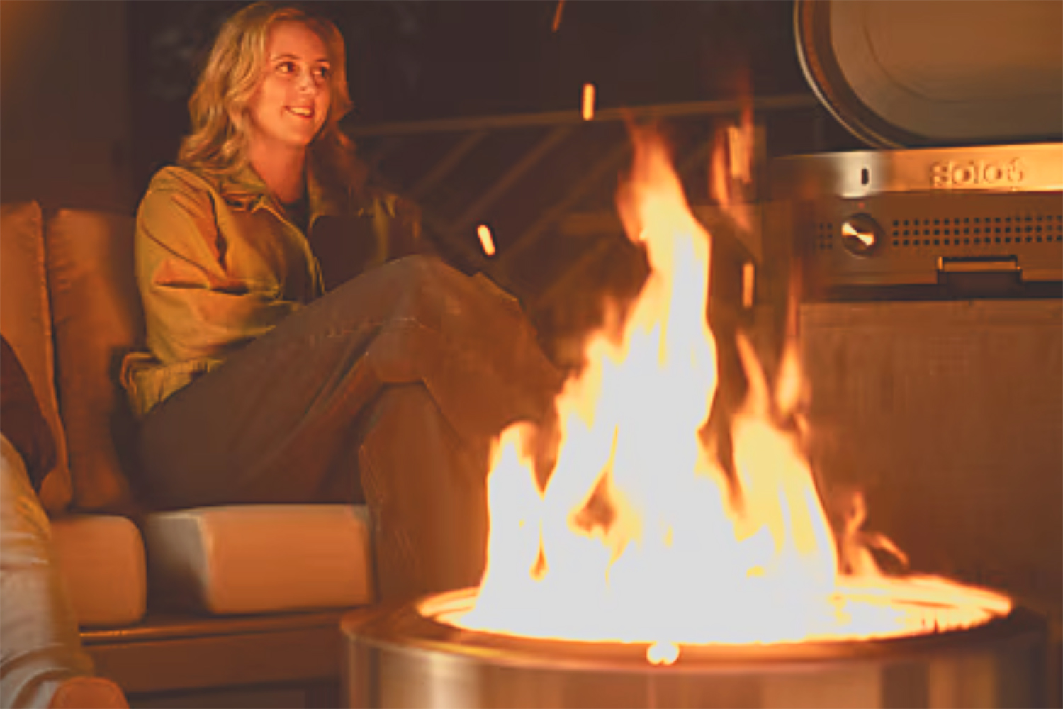 huge flame on the summit solo stove wood fire pit sold at specialty gas house in columbus ohio